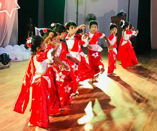 Lexington children performing together